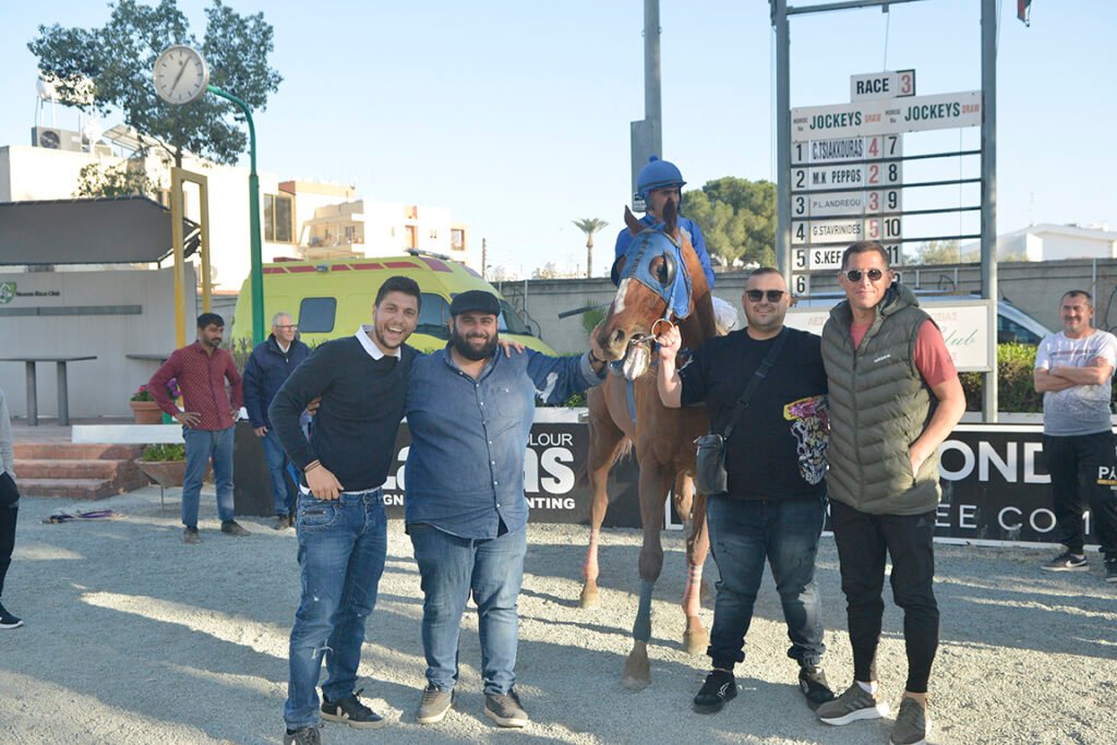 KAMPANABEACHBAR_STK9632