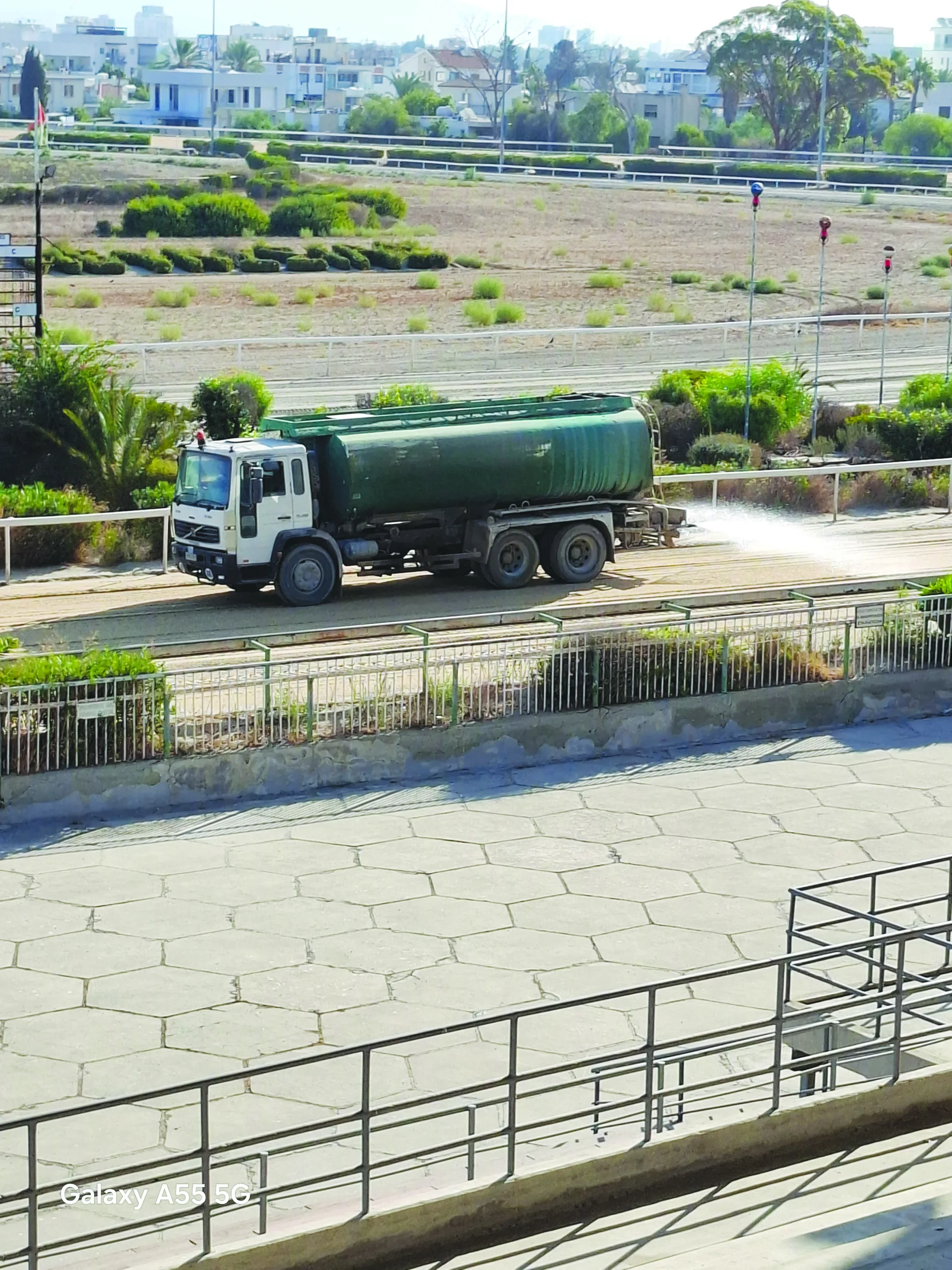 Προστέθηκαν 400 τόνοι άμμουστον εξωτερικό στίβο 1 ΙΠΠΟΔΡΟΜΟΣ ΚΥΠΡΟΣ / IPPODROMOS KYPROS