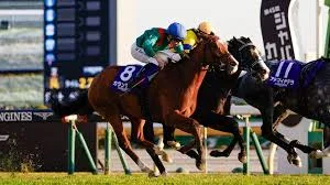 O Calandagan καταβάλλει τον Masquerade Ball.